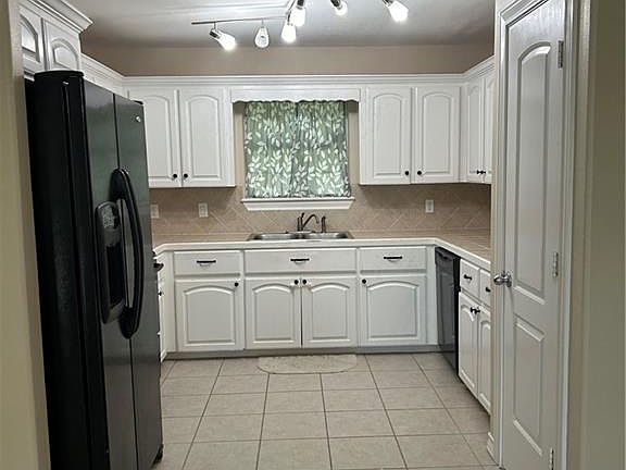 5th image of 3638 Frontier Dr