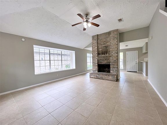 2nd image of 2033 Sandy Knoll Dr