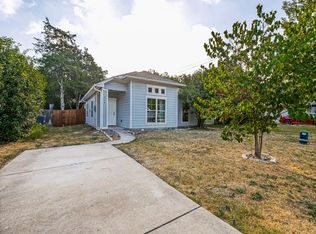 214 Lewis St, Waxahachie, TX 75165