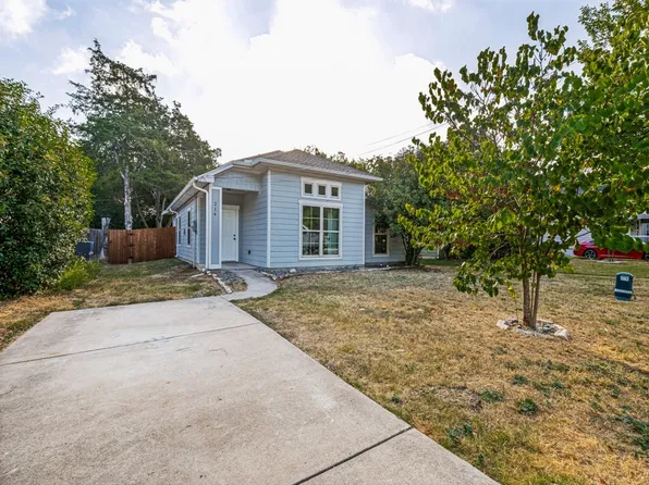 214 Lewis St, Waxahachie, TX 75165