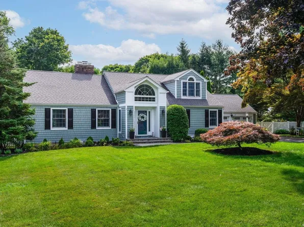4 Locust Lane, Huntington Bay, NY 11743