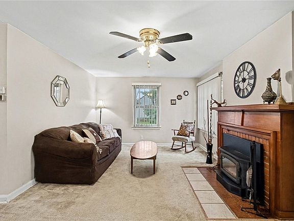 3rd image of 622 Bonesteel St