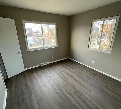 2nd image of 470 2nd St