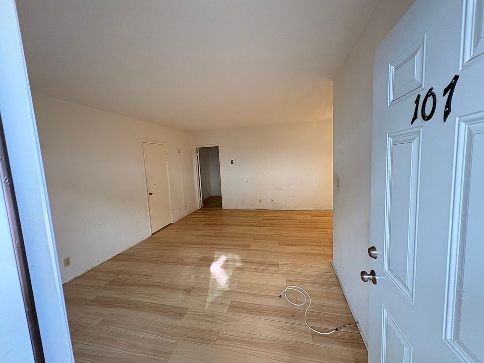 1st image of 655 N Hayworth Ave APT 107