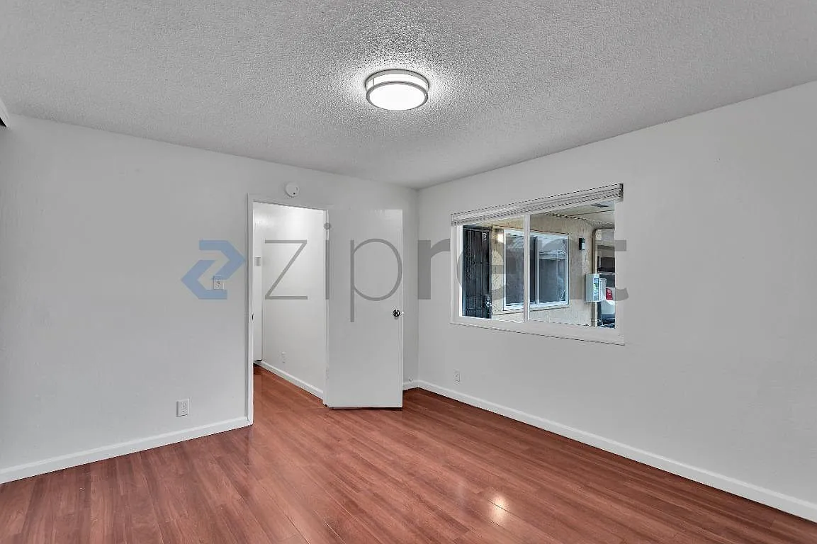 3 bed, 1150 sqft, $2,650 — Photo 4