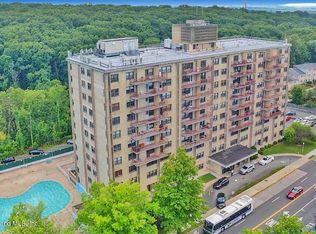 1000 Clove Rd APT 4E, Staten Island, NY 10301