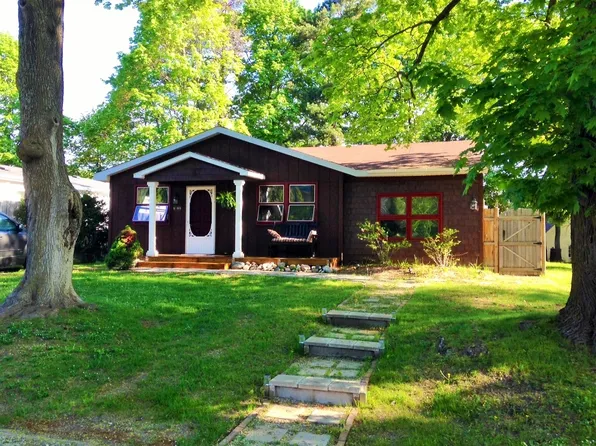 8108 Brooks St, Central Lake, MI 49622