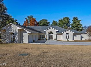 880 Westgate Dr, Alcoa, TN 37701