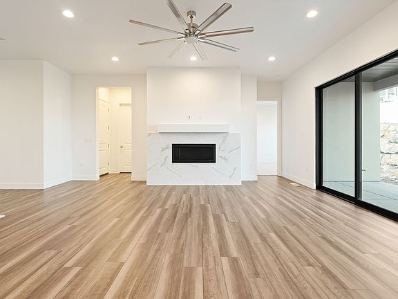 3rd image of 1142 W Gossamer Ln #9