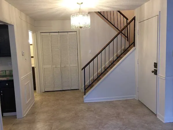 3 bed, 2.5 bath, 1319 sqft, $1,700 — Photo 2