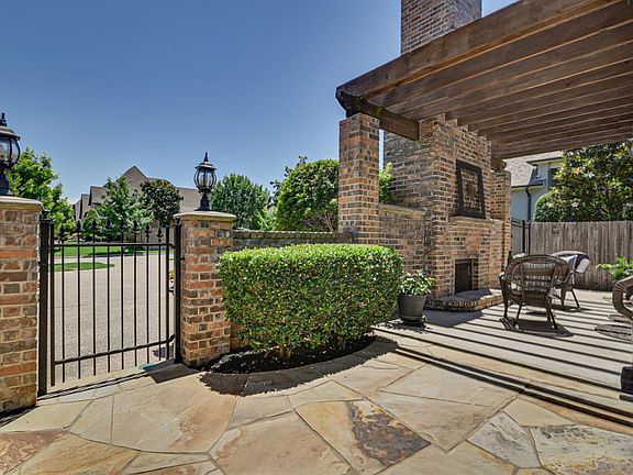 3rd image of 2207 Castle Creek Dr