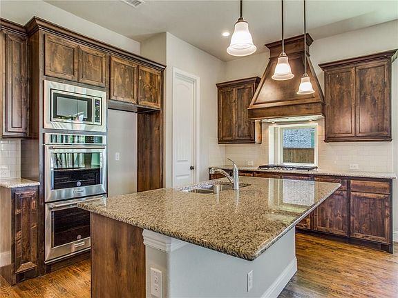 4th image of 3311 Stone Canyon Dr