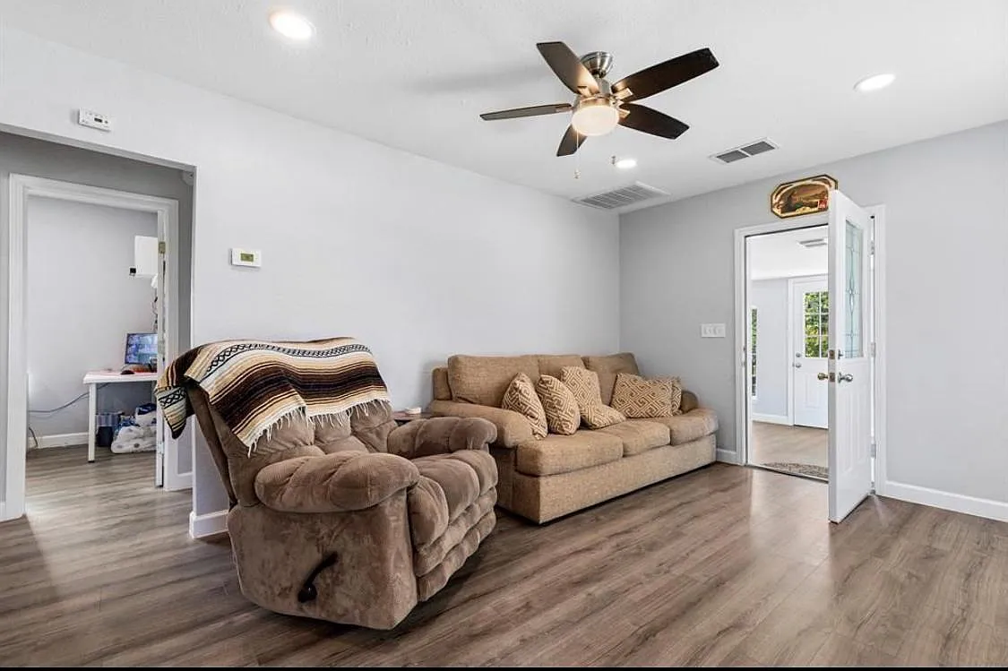 9413 Clinton Dr — Photo 4