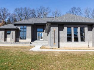 230 Enclave Ct, Rochester, MI 48306