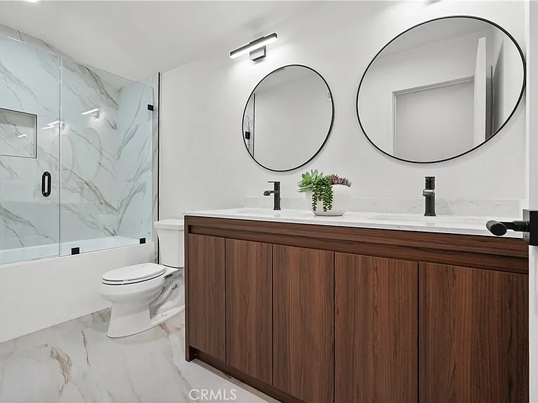 6221 Mammoth Ave — Photo 32