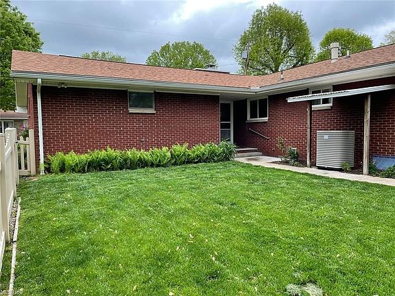 3rd image of 5 Edgewood Park Dr