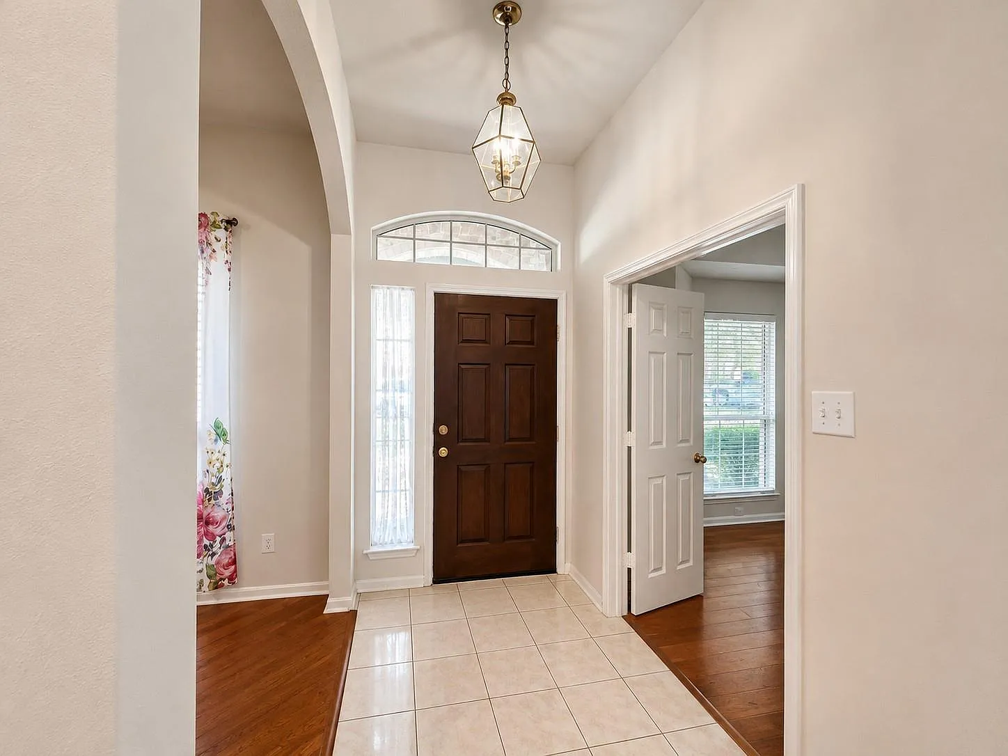 3 bed, 2.0 bath, 1844 sqft, $2,100 — Photo 4