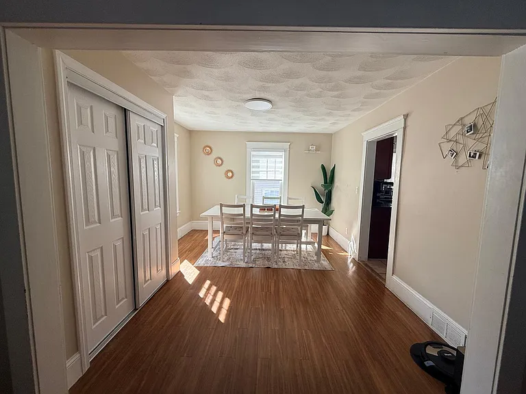 16 Sunset Ave — Photo 4