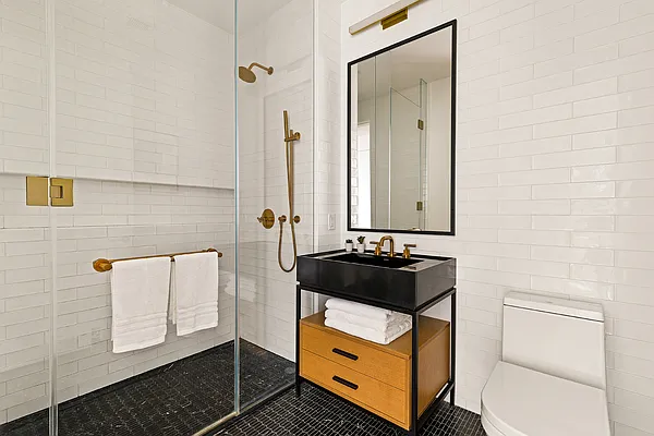 Bathroom, photo 1
