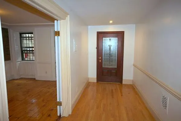 Rented by Metropolitan Realty | media 80