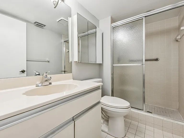 5040 Rose Hill Dr #204 — Photo 8