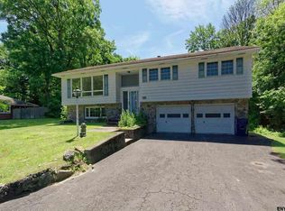 26 Farmingdale Rd, Newtonville, NY 12110