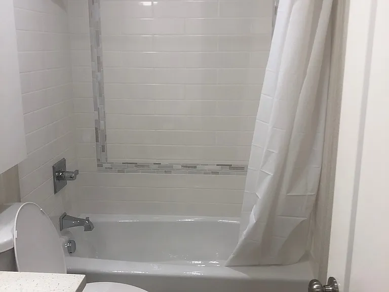 Taggart TownHouse Hardwood's, Patio, Park, Pets, Bike, Bus — Photo 13