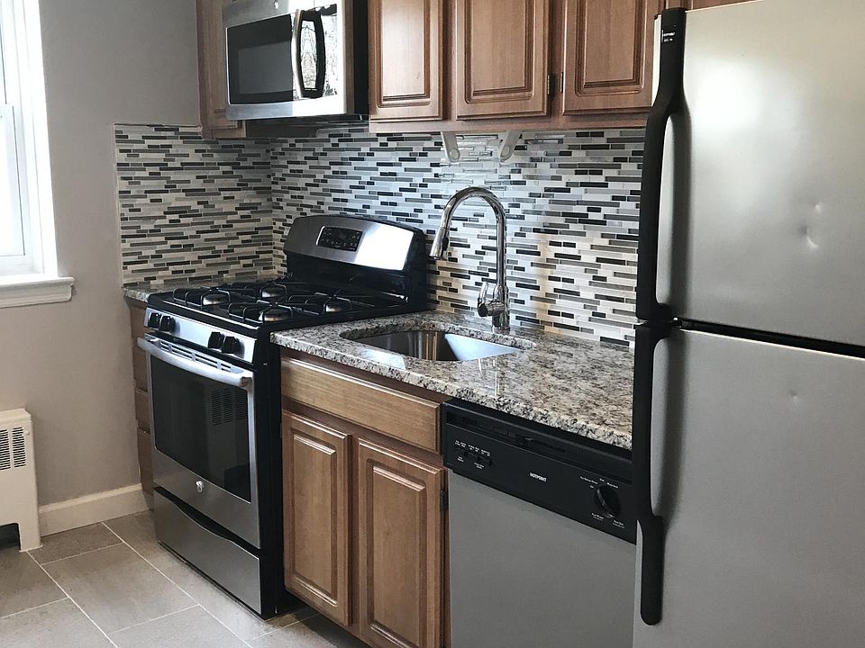 State Of The Art Kitchen With Custom Cabinetry and Gorgeous 