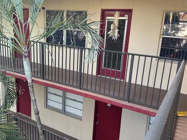 200 SW 132nd Way APT 310L, Pembroke Pines, FL 33027