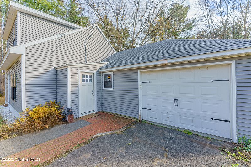 3rd image of 43 Hoyt Avenue