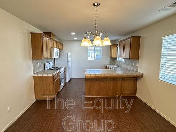 5th image of 2218 W Lark Ave