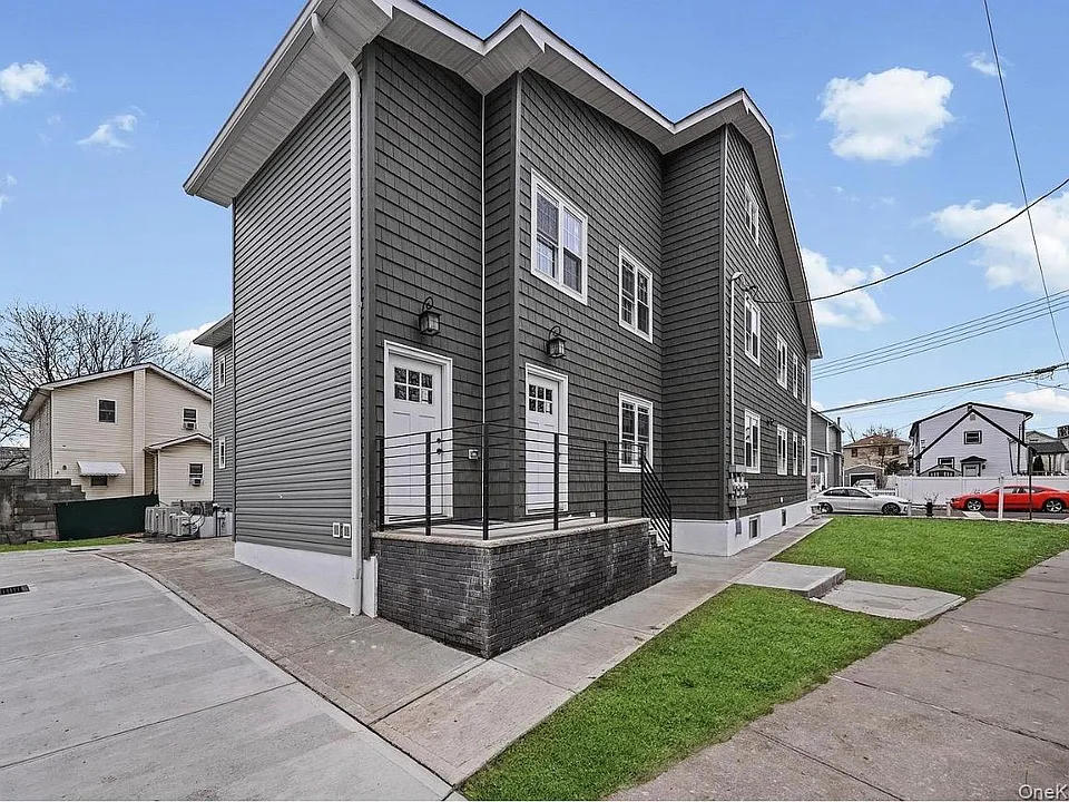 118-11 Lakeview Blvd E