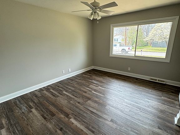 5th image of 10005 Hogan Dr SE