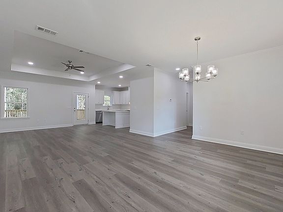 4th image of 425 Woodridge Ln