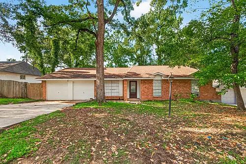 3318 Kentwood Dr Photo 1