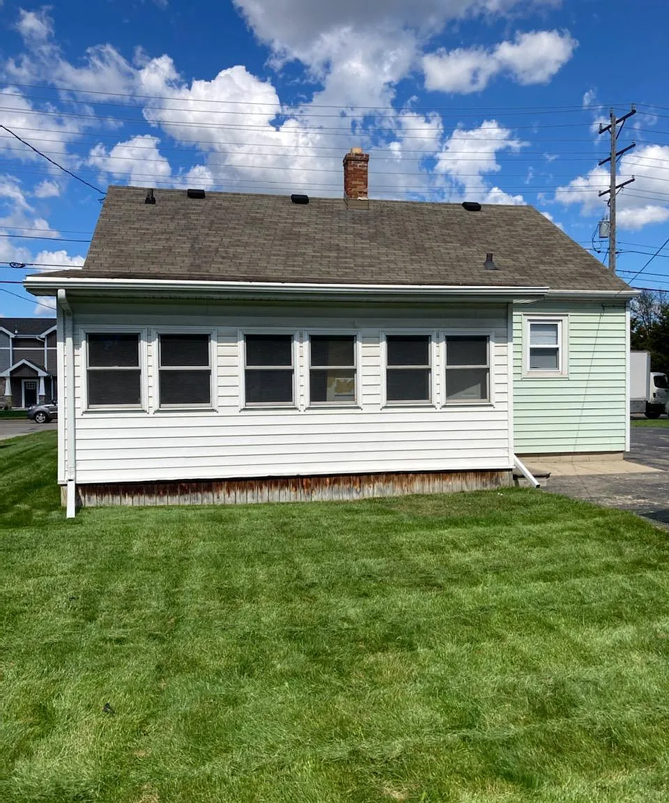 754 W Winneconne Ave — Photo 2