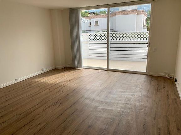 3rd image of 8051 Calle De La Plata