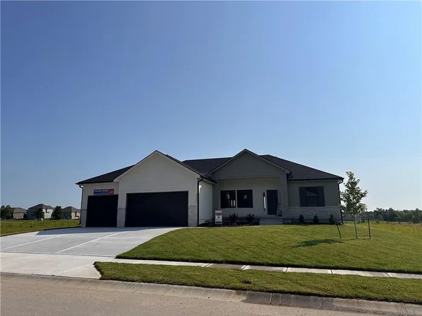 2337 Fishing Ln, Kearney, MO 64060