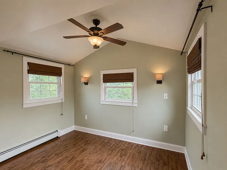 124 E Church St — Photo 12