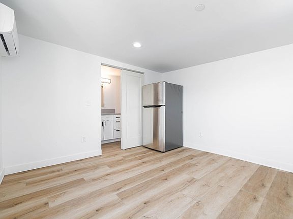 4th image of 6965 Saranac St #6967