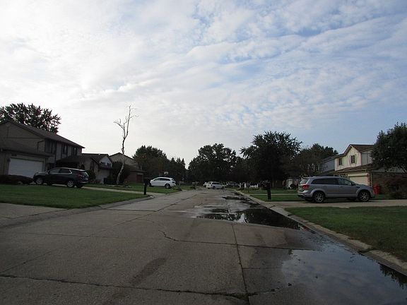4th image of 39622 Sunderland Dr
