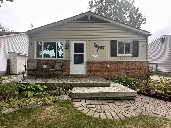 8600 Russell St, Shelby Township, MI 48317