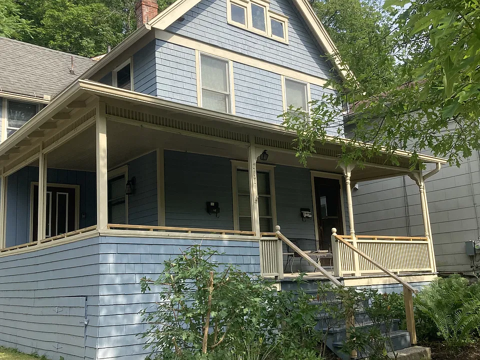 207 Linn St #1
