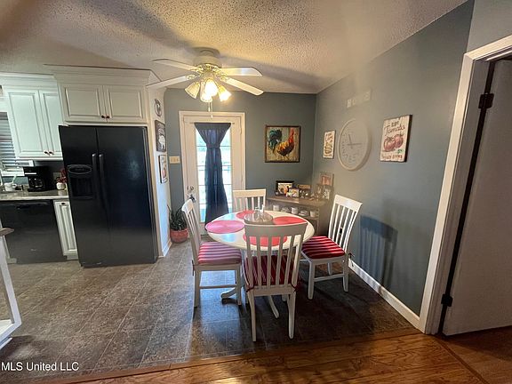 5th image of 901 Parkway Dr