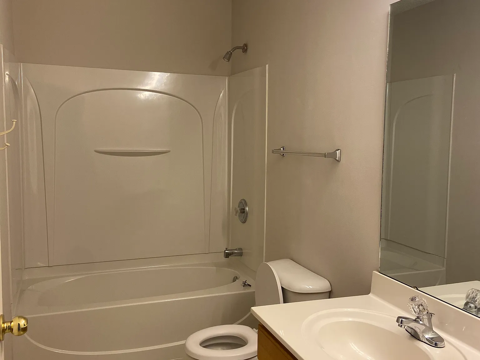 3 bed, 1757 sqft, $2,400 — Photo 3