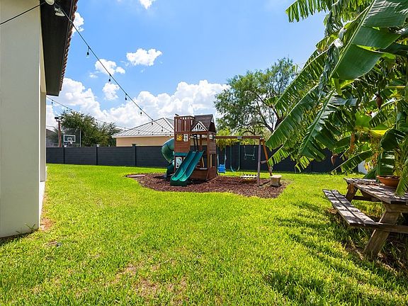 4th image of 3009 Zenaida Ave