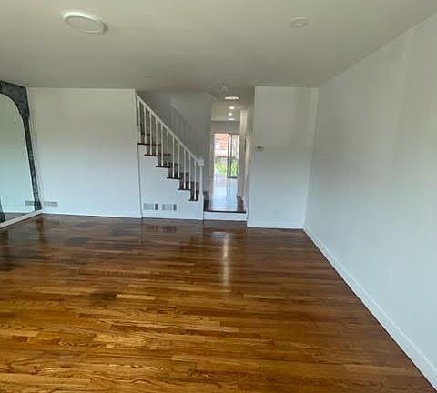 4th image of 245 Huntington Ave
