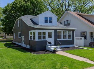 2200 6th St, Moline, IL 61265