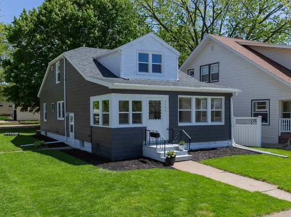 2200 6th St, Moline, IL 61265