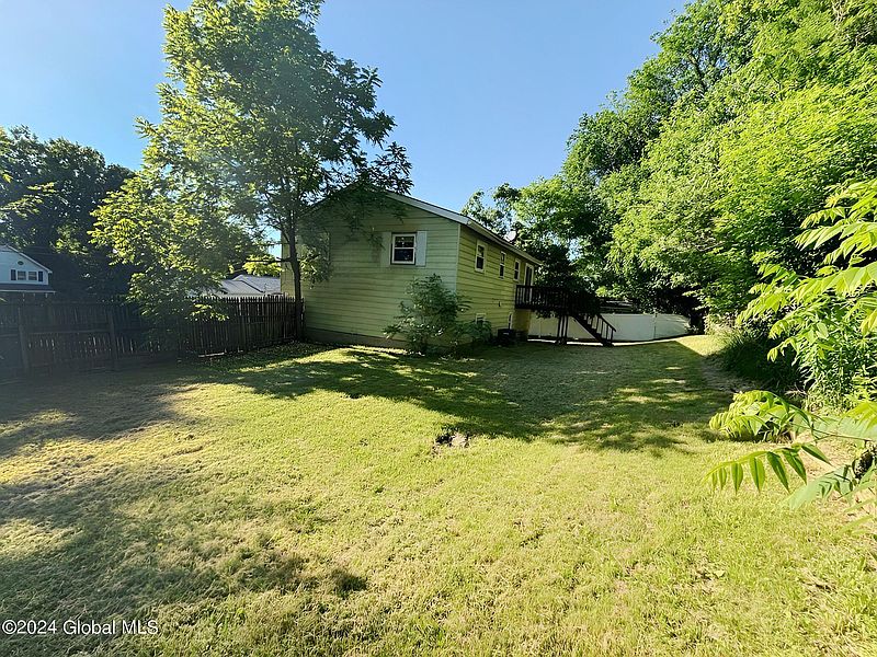 3rd image of 27 Moulds Avenue